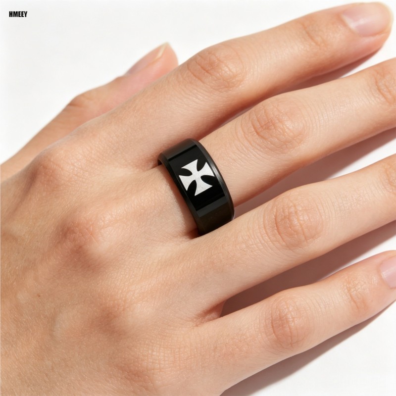 Pierścień HMEEY z tytanu i sta – Initial Ring Custom recenzja i cena